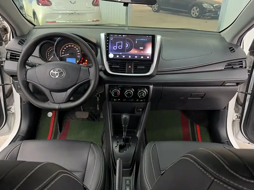 Toyota Yaris L — миниатюра 2