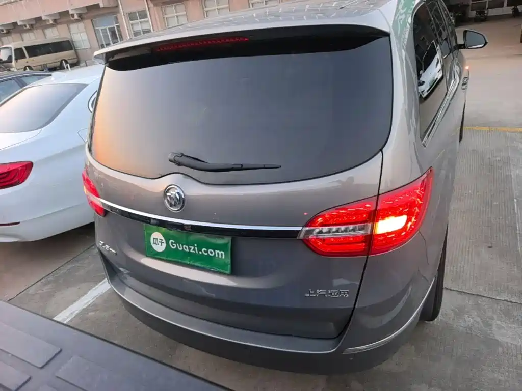 Buick GL8 — миниатюра 6