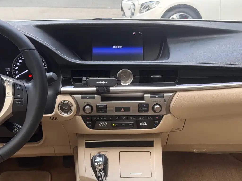 Lexus ES — миниатюра 10