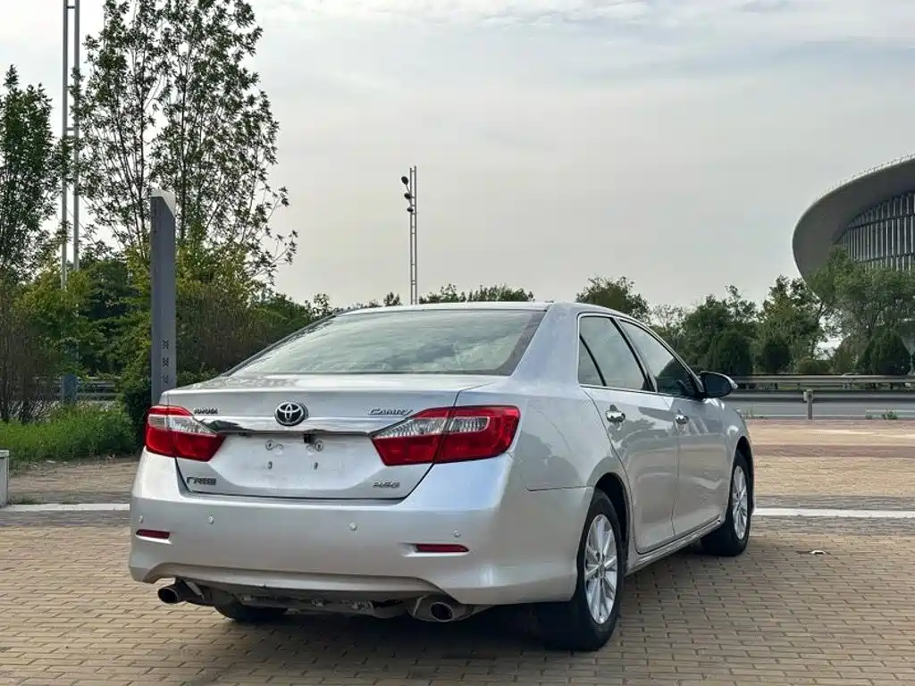 Toyota Camry 2012 2.5G Luxury