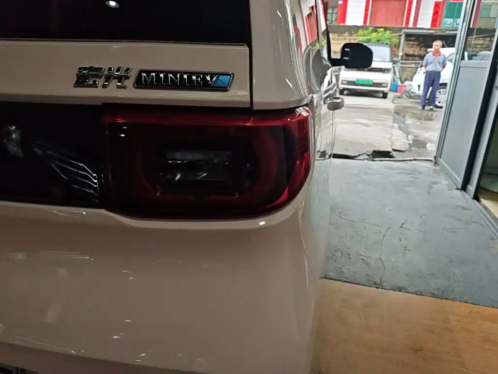 Wuling MINIEV — миниатюра 8