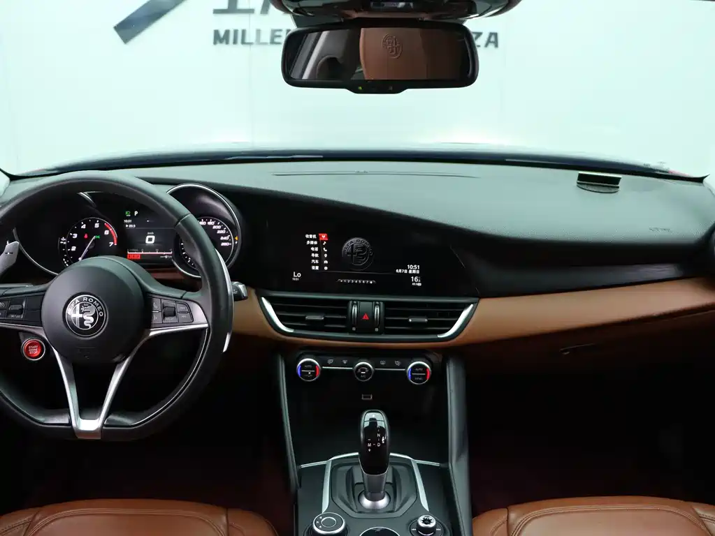 Alfa Romeo Giulia 2.0T 280HP Luxury Edition, фото 15