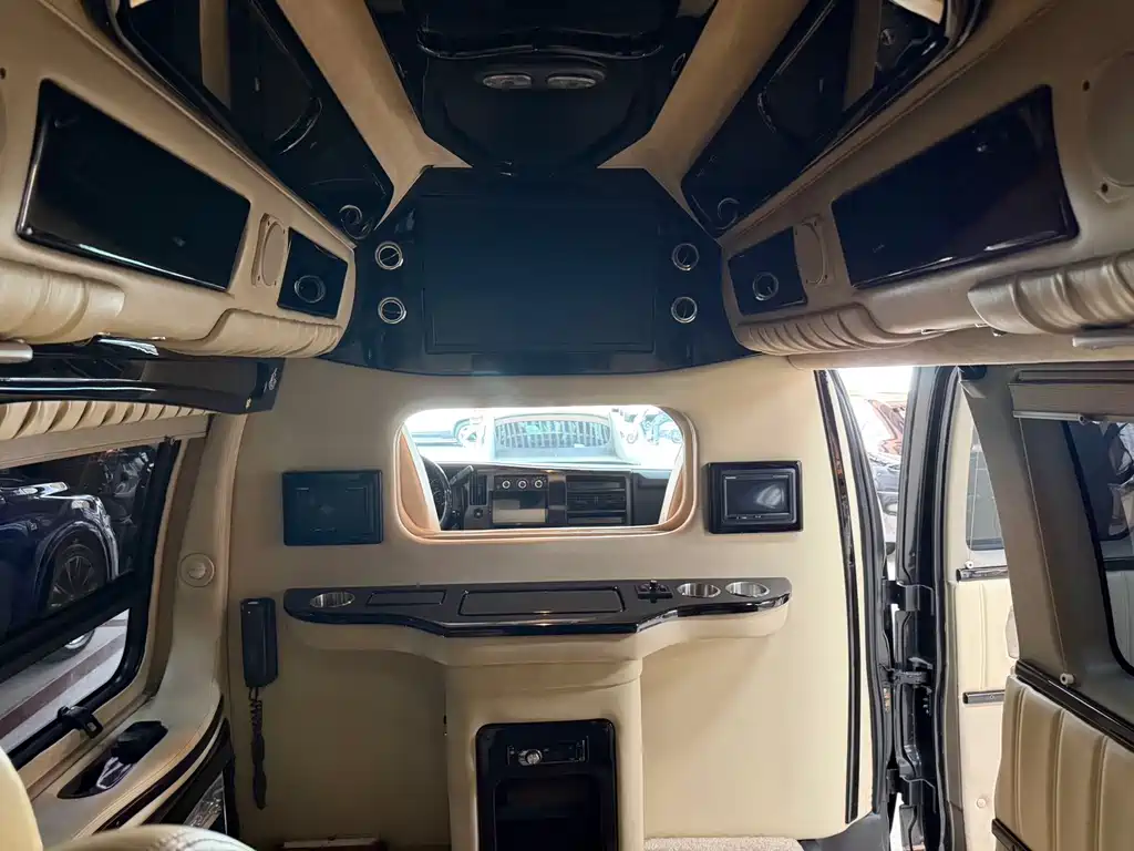 GMC Savana — миниатюра 8