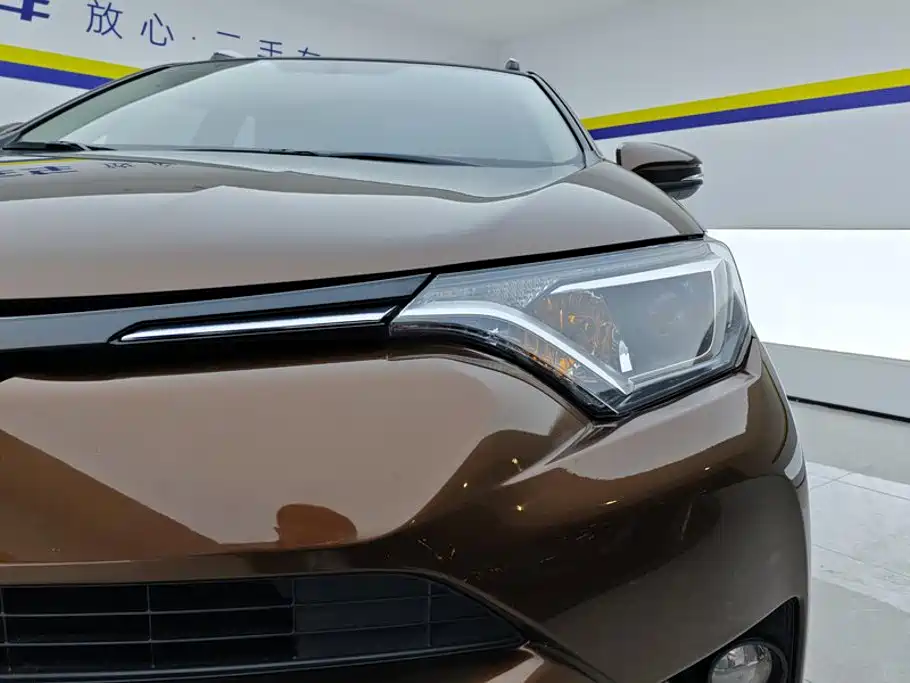 Toyota RAV4 — миниатюра 5