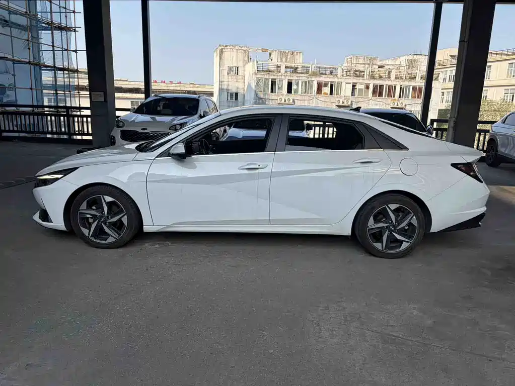 Hyundai Elantra — миниатюра 4