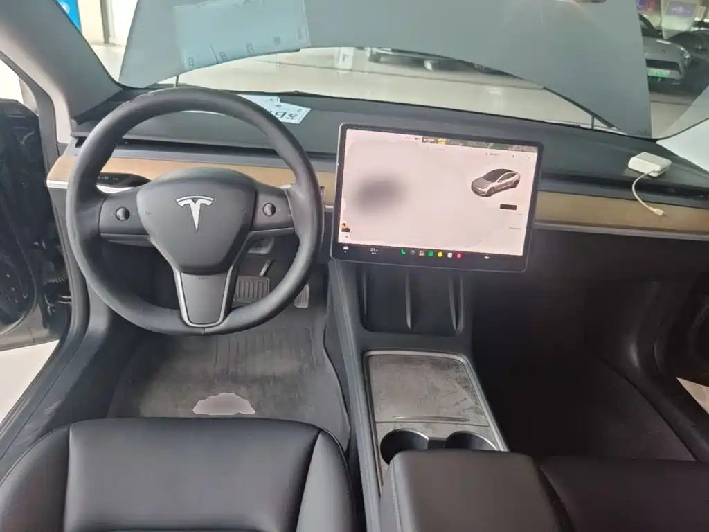 Tesla Model 3 — миниатюра 10