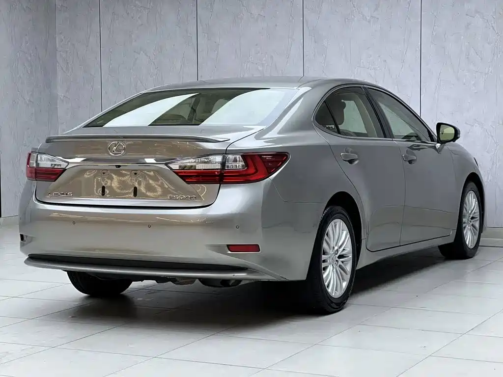 Lexus ES — миниатюра 9