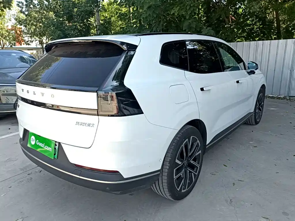 Volvo XC70 PHEV — миниатюра 7
