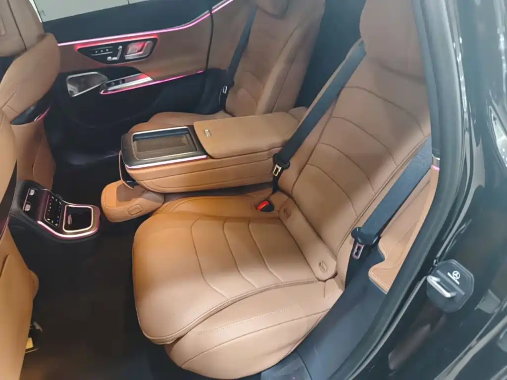 Mercedes-Benz E-Class — миниатюра 13