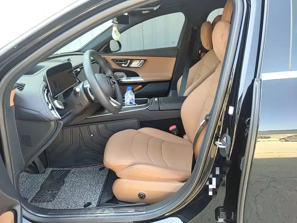 Mercedes-Benz E-Class — миниатюра 11