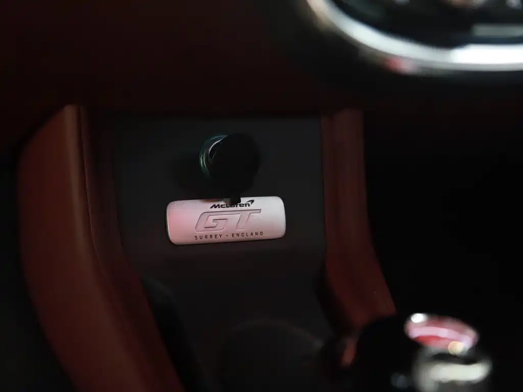 MCLAREN GT