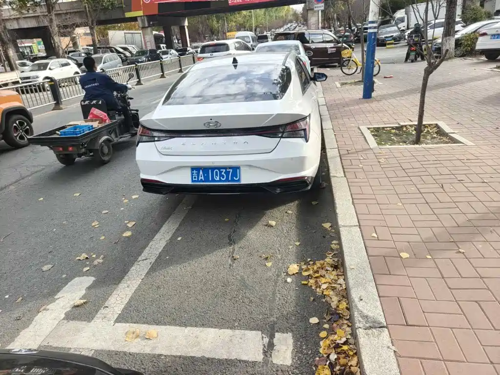 Hyundai Elantra — миниатюра 6
