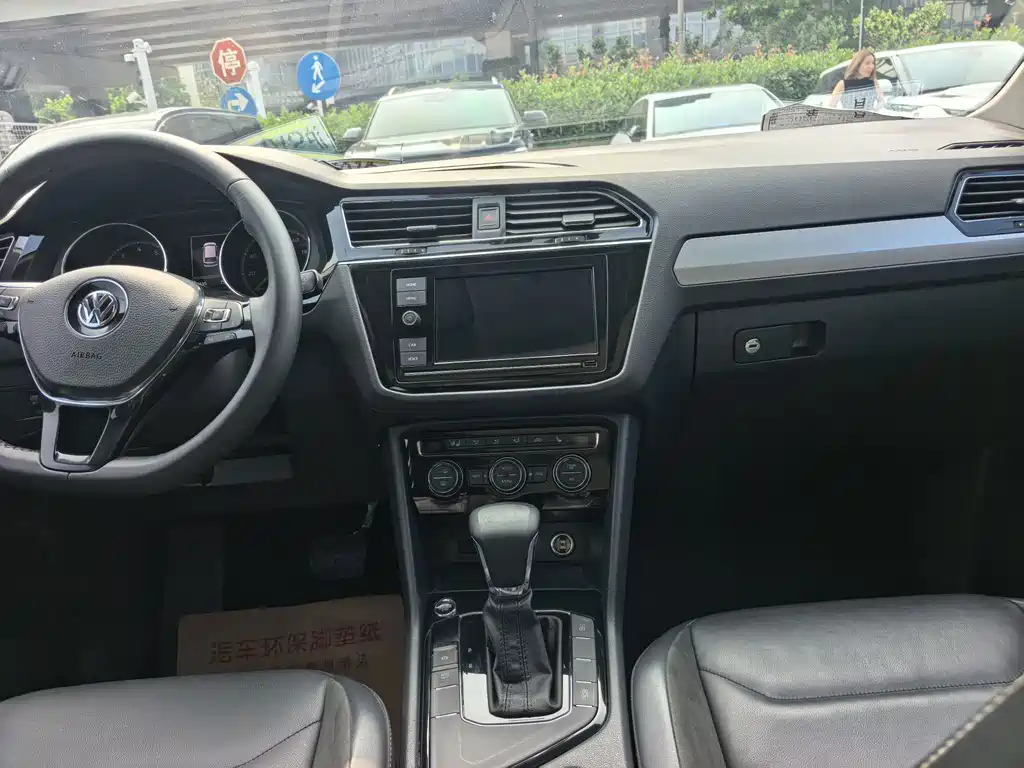 Volkswagen Tiguan L — миниатюра 21