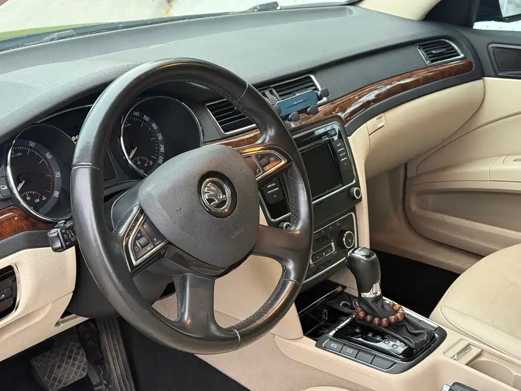 Skoda Superb — миниатюра 6