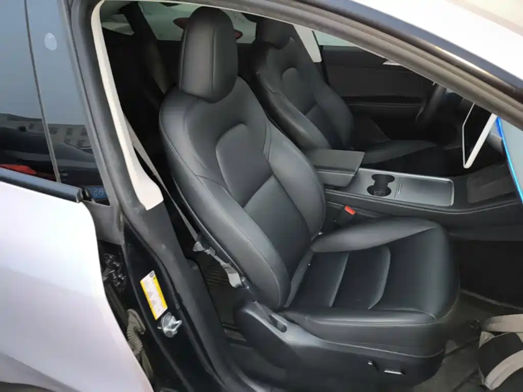 Tesla Model Y — миниатюра 25