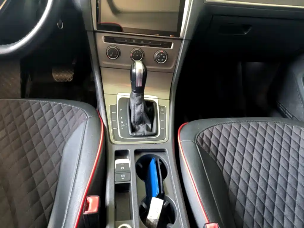 Volkswagen Golf — миниатюра 14