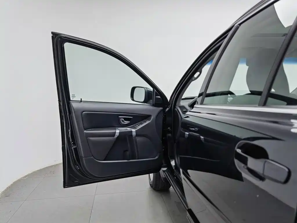 Volvo XC90 — миниатюра 8