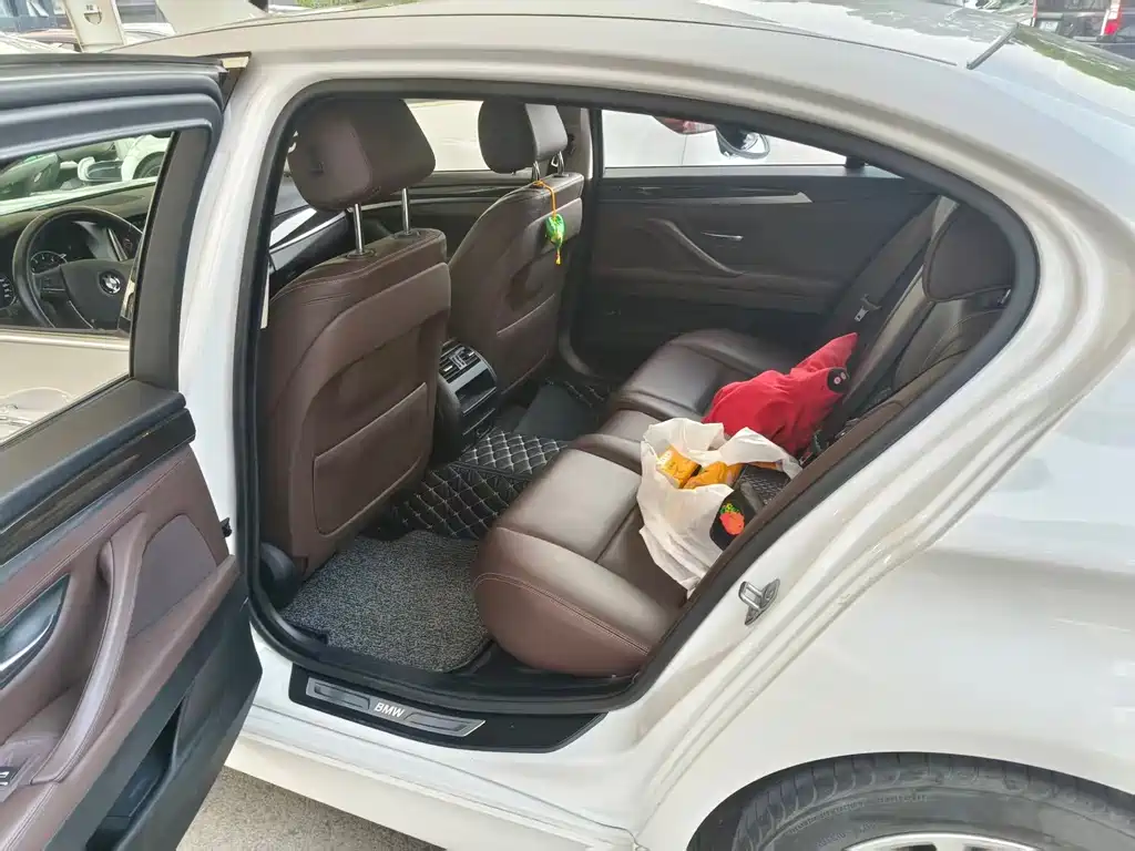 BMW 5 Series — миниатюра 4