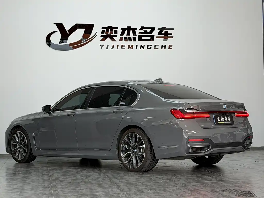 BMW 7 Series — миниатюра 8