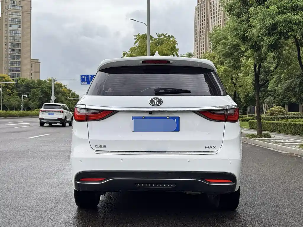 BYD MAX — миниатюра 5