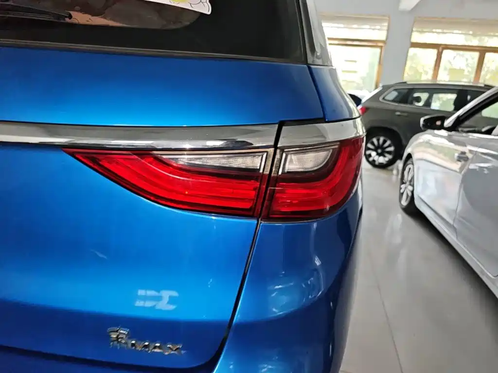 BYD MAX — миниатюра 8