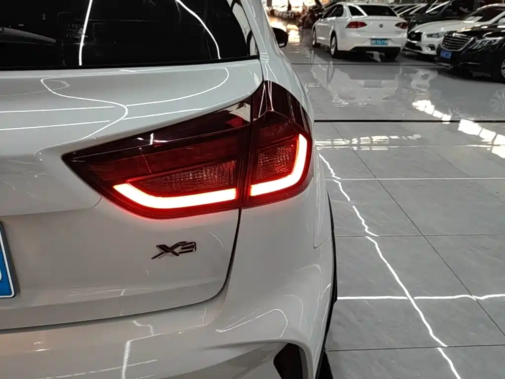 Geely Vision X3 — миниатюра 8