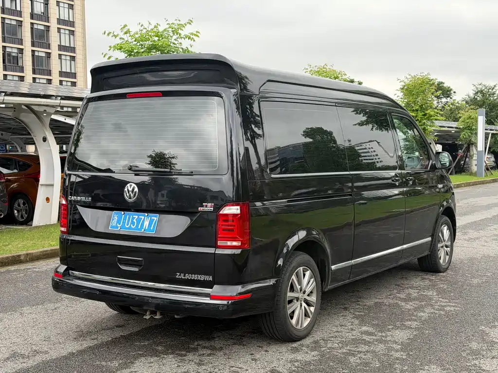 Volkswagen Caravelle 2018 2.0TSI Luxury 7 мест