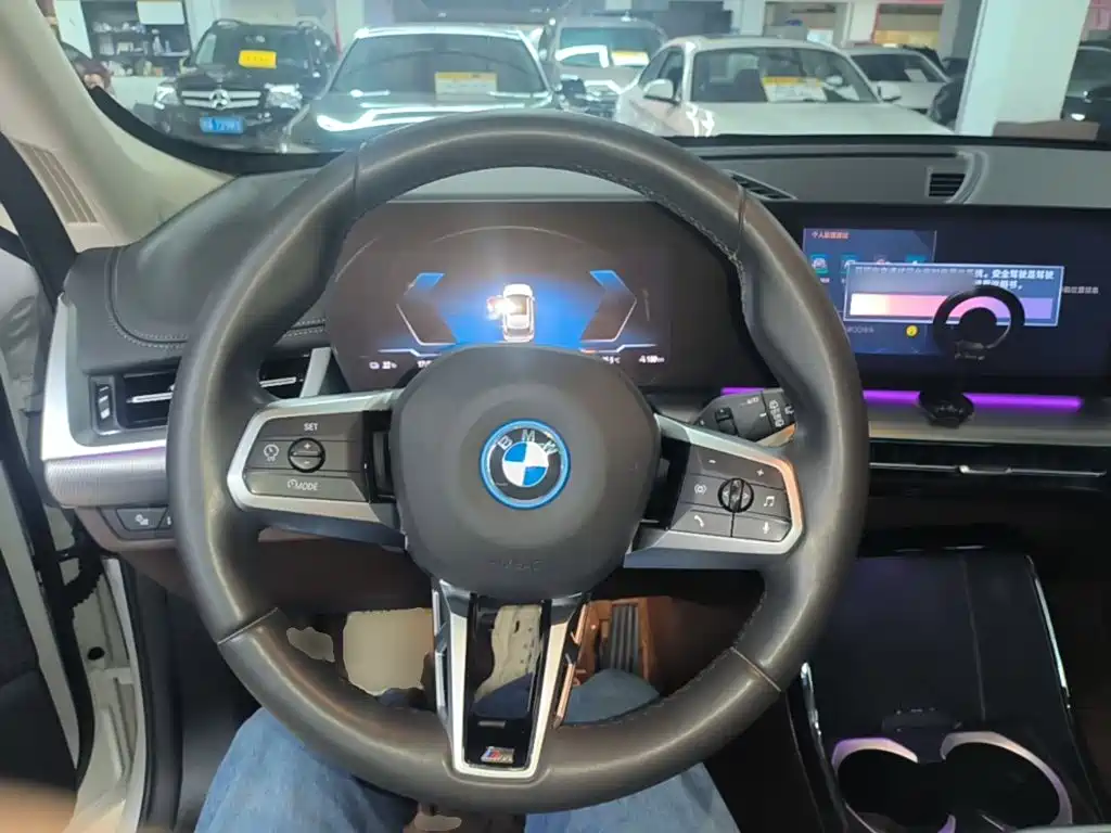 BMW iX1 — миниатюра 11