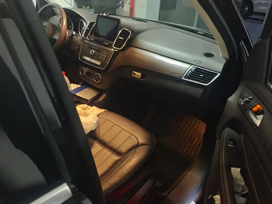 Mercedes-Benz GLE (Import) — миниатюра 8