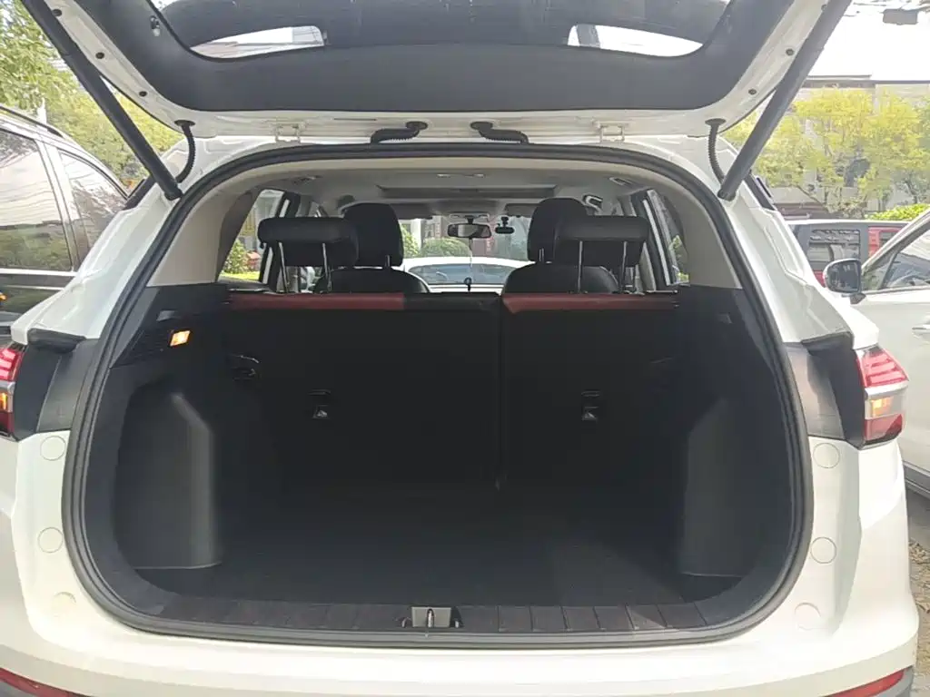 Geely Binyue — миниатюра 19