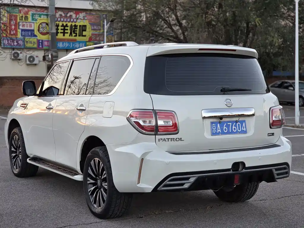 Nissan Patrol — миниатюра 4
