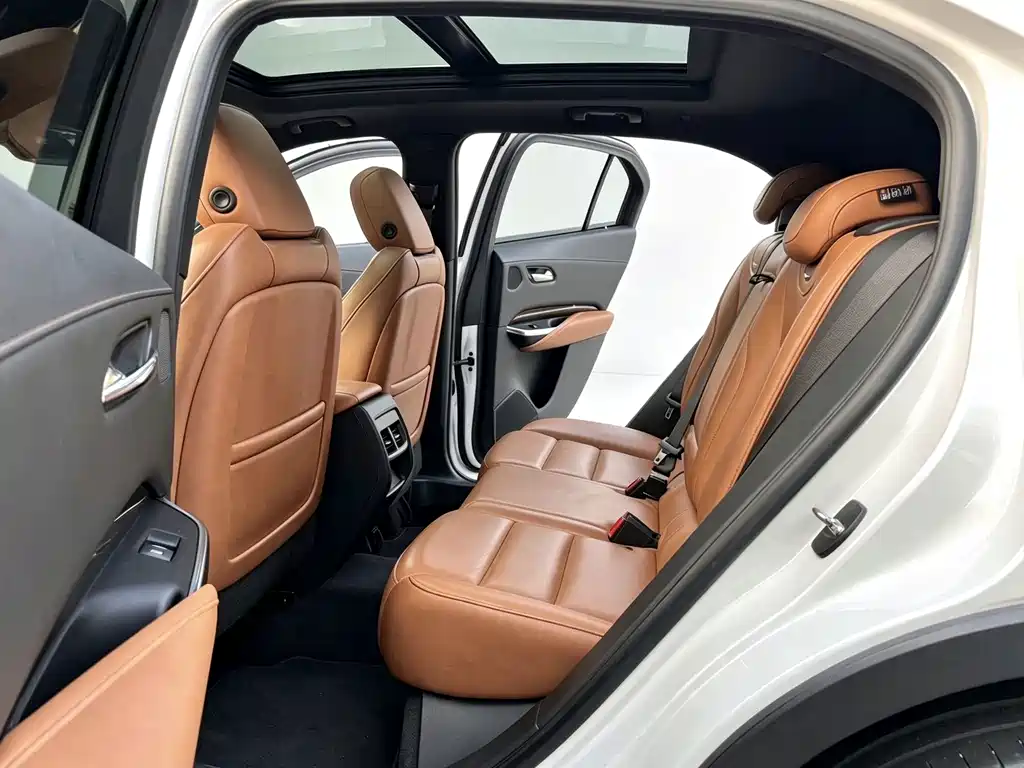 Cadillac XT4 — миниатюра 8