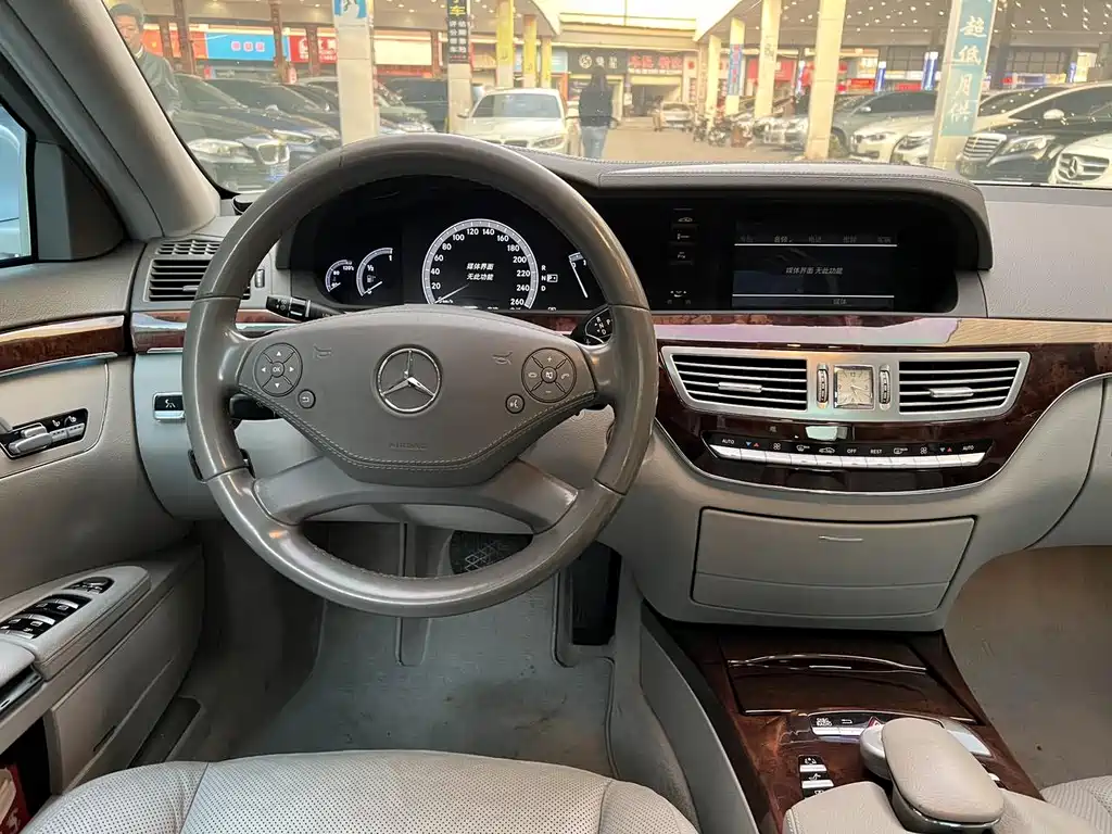 Mercedes-Benz S-Class — миниатюра 14