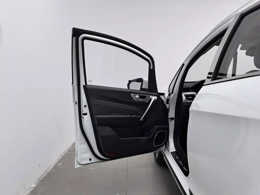 Geely Vision X3 — миниатюра 8