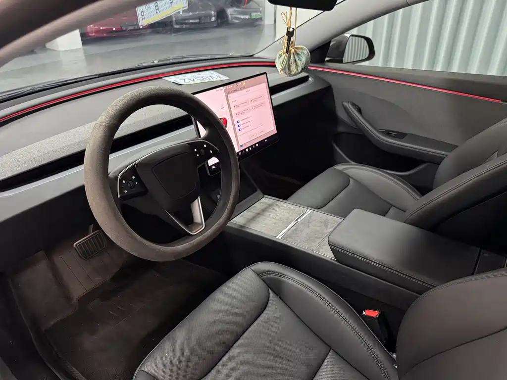 Tesla Model 3 — миниатюра 3