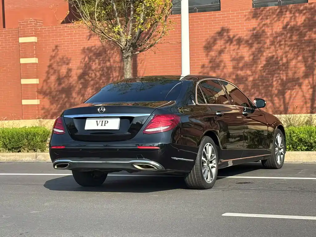 Mercedes-Benz E-Class — миниатюра 8
