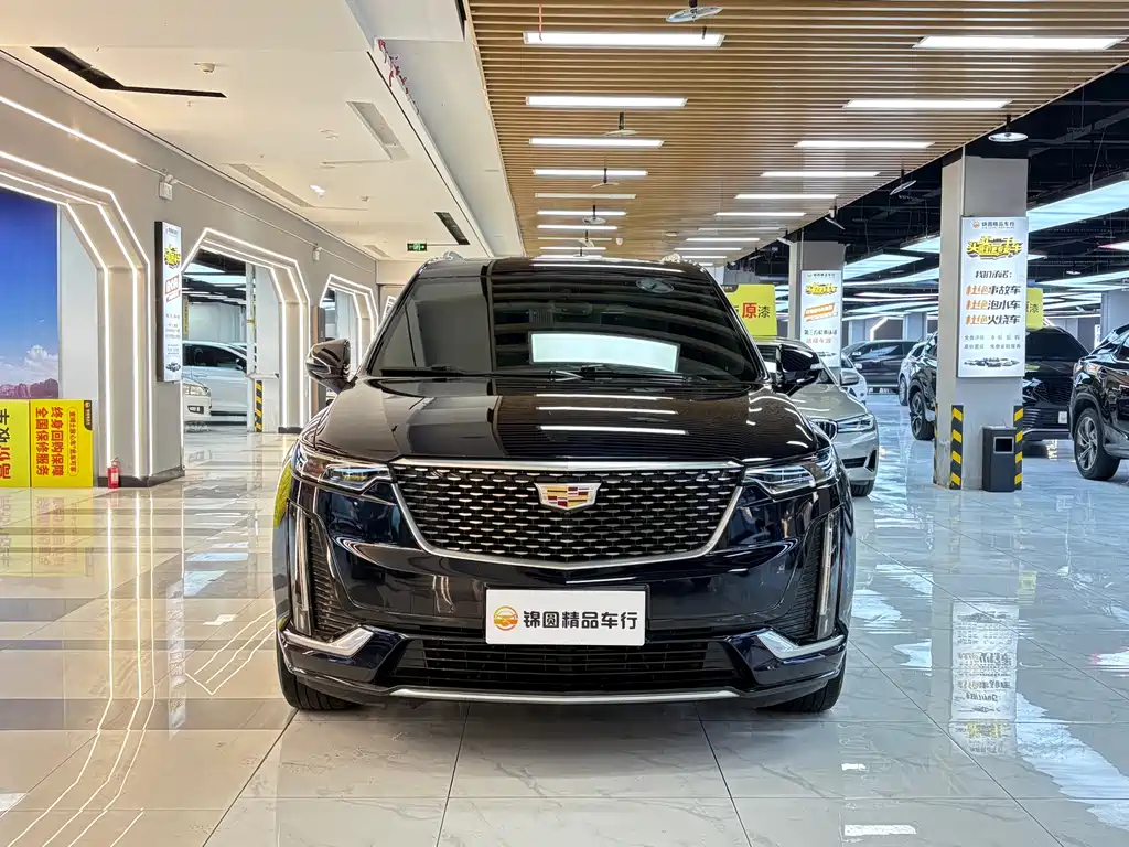 CADILLAC XT6