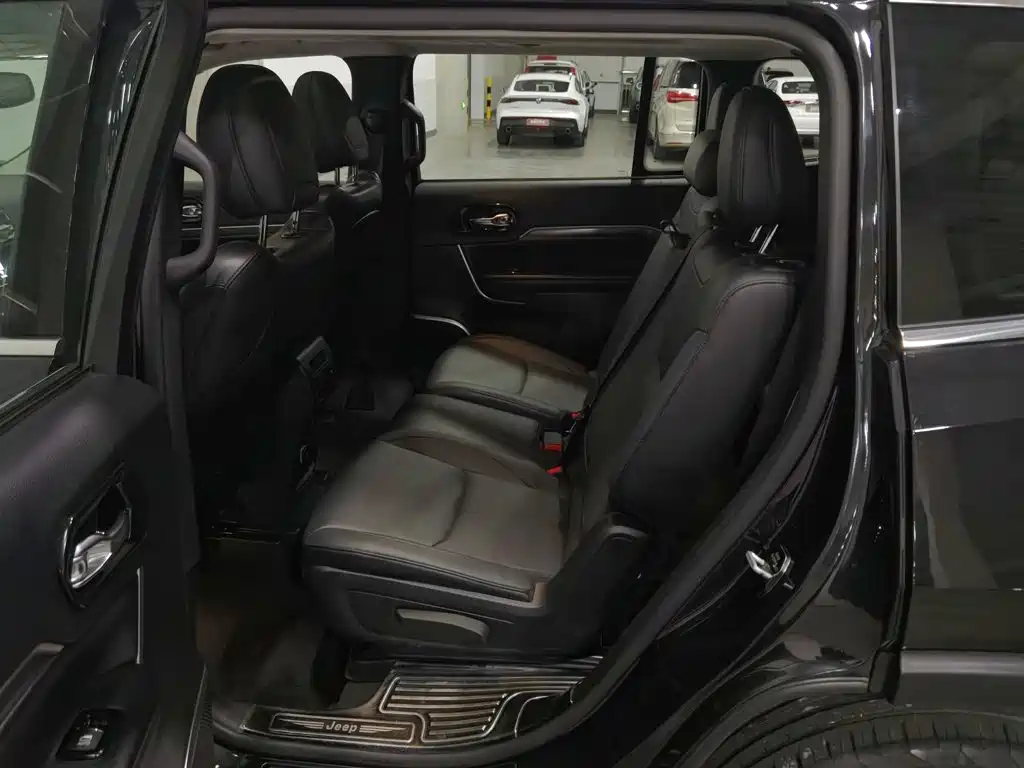 Jeep Grand Commander — миниатюра 15