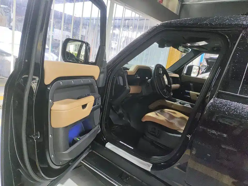 Land Rover Defender — миниатюра 3