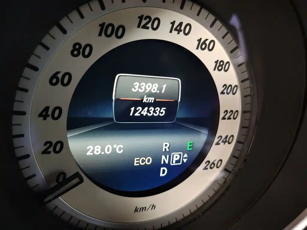 Mercedes-Benz E-Class — миниатюра 8