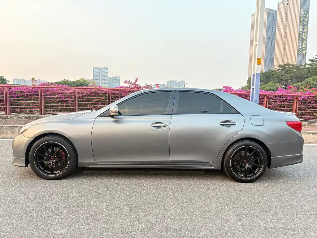 Toyota Reiz — миниатюра 7