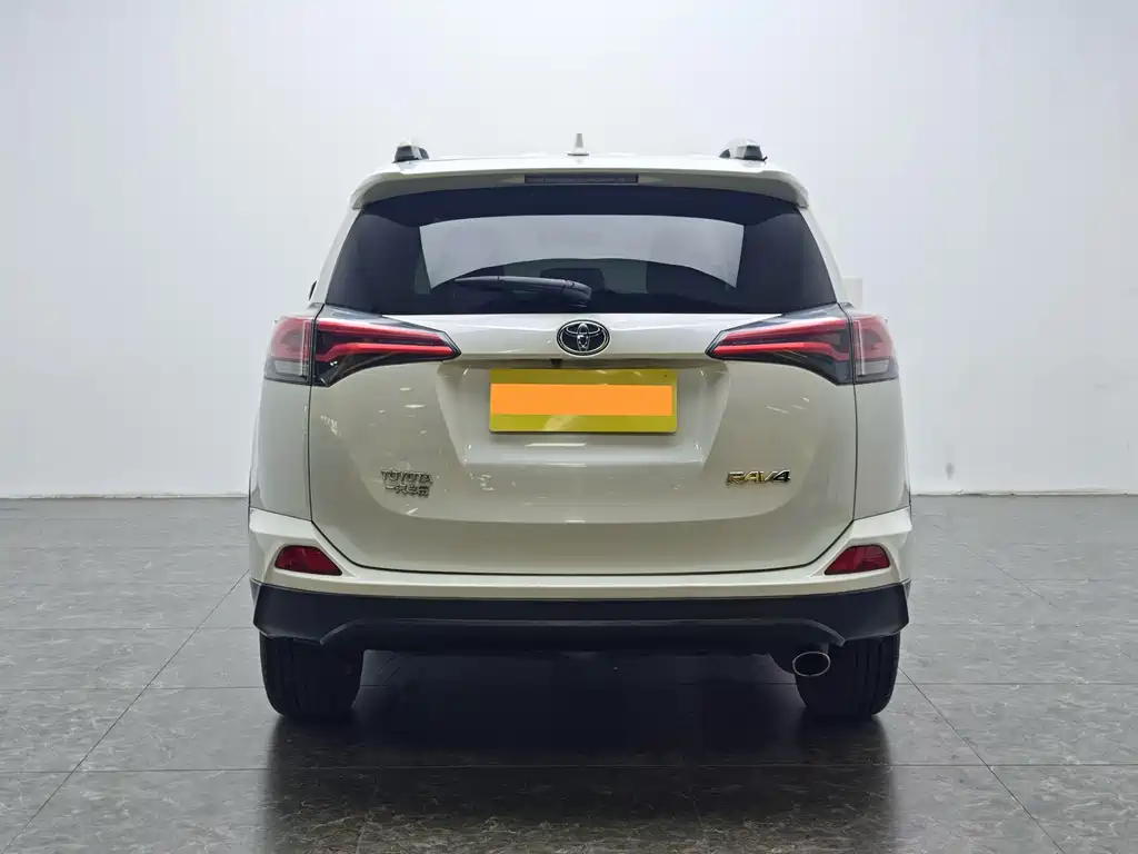 Toyota RAV4 — миниатюра 6