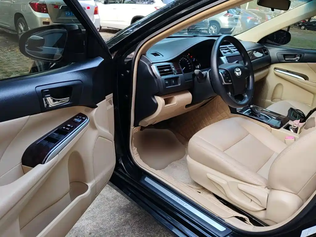 Toyota Camry — миниатюра 16