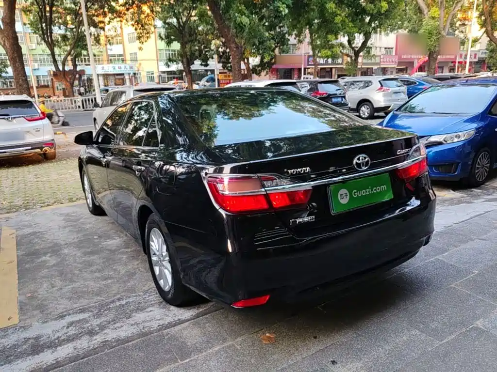 Toyota Camry — миниатюра 5