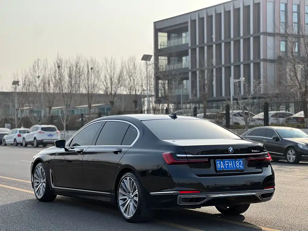 BMW 7 SERIES