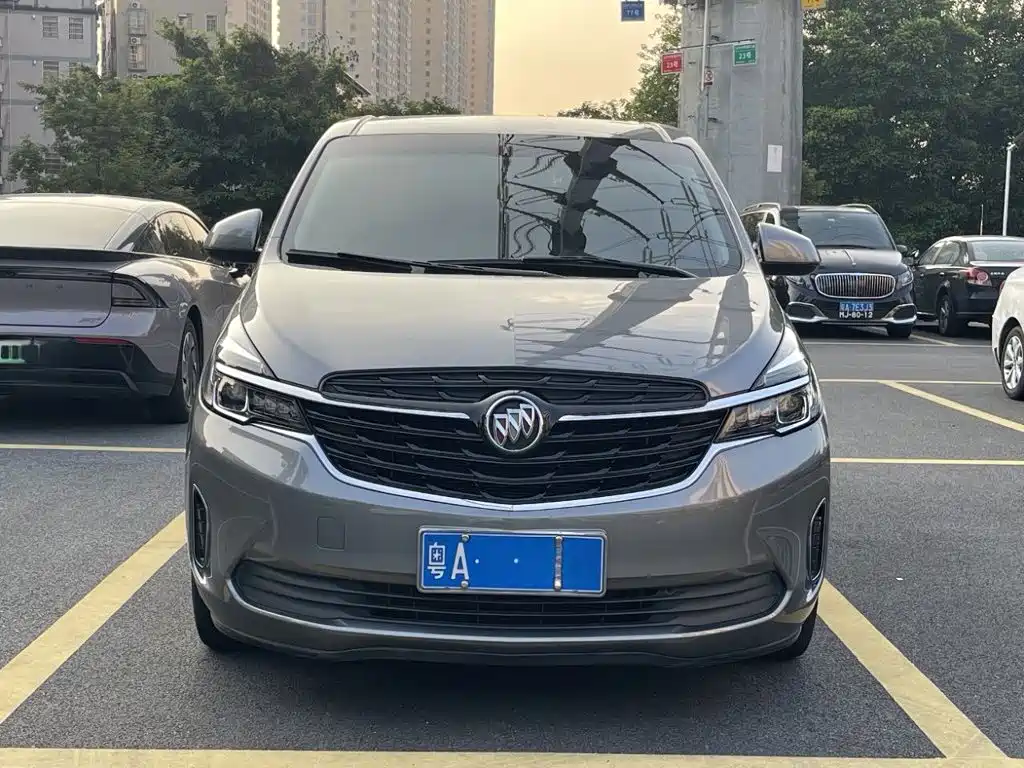 Buick GL8 — миниатюра 2