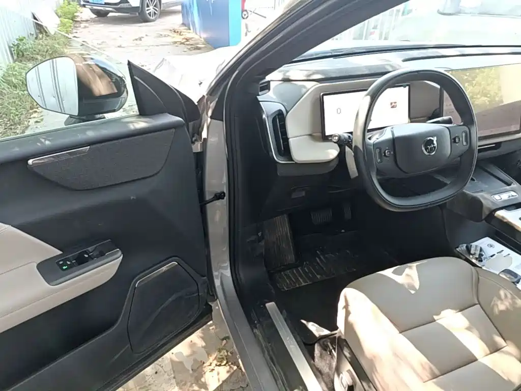 Volvo XC70 PHEV — миниатюра 16