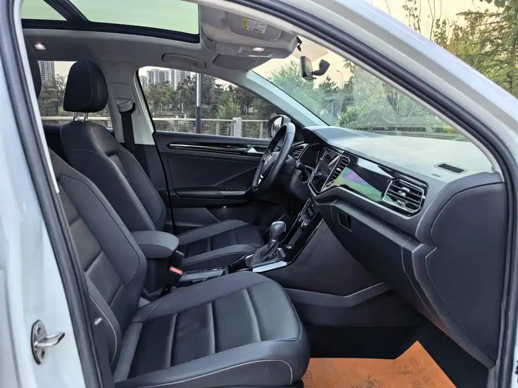 Volkswagen T-Roc — миниатюра 8