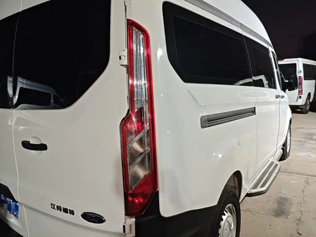 Ford Transit — миниатюра 8
