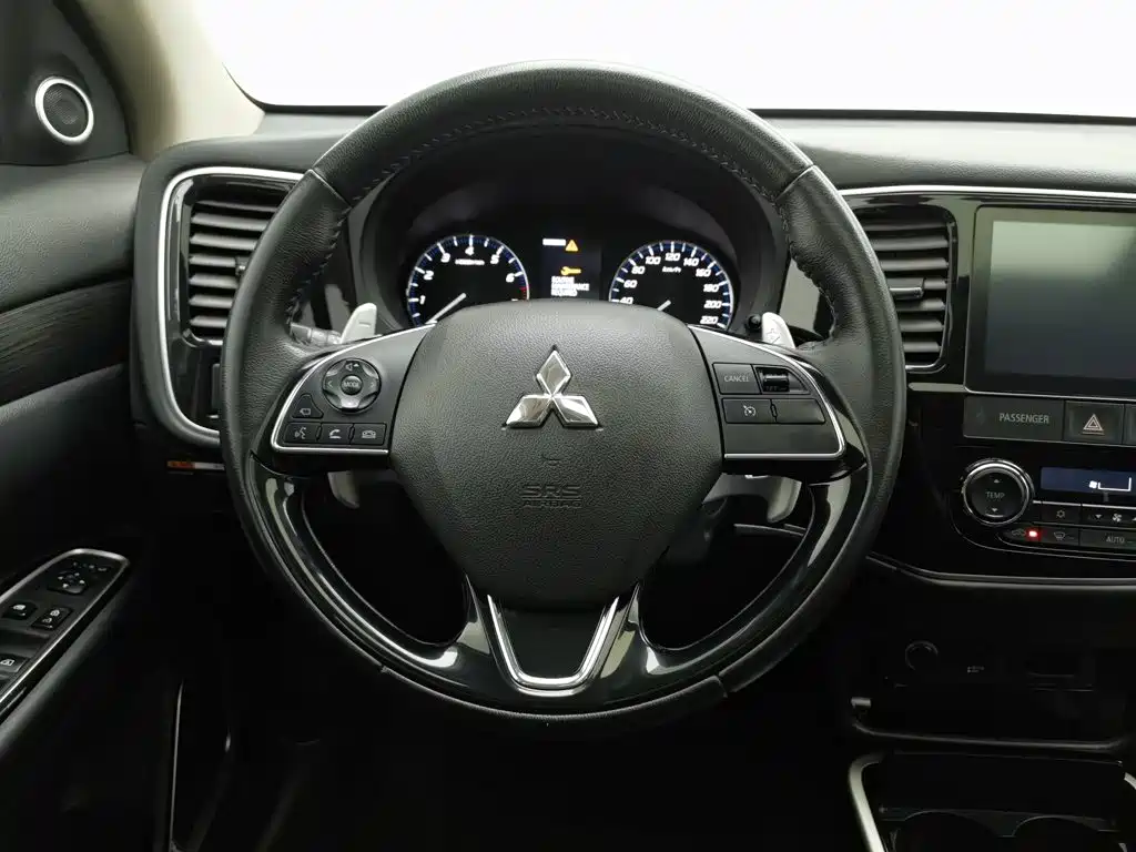 Mitsubishi Outlander — миниатюра 11